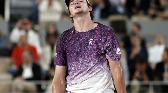 João Fonseca luta, mas dá adeus a Roland Garros após revés para Mensik João Fonseca luta, mas dá adeus a Roland Garros após revés para Mensik