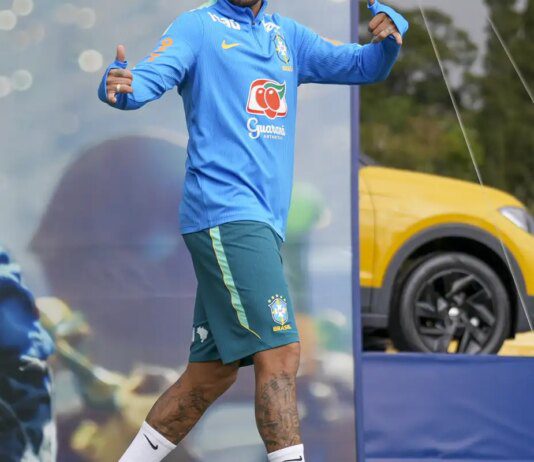 Neymar não viaja com seleção para Cleveland; segue em tratamento Neymar não viaja com seleção para Cleveland; segue em tratamento