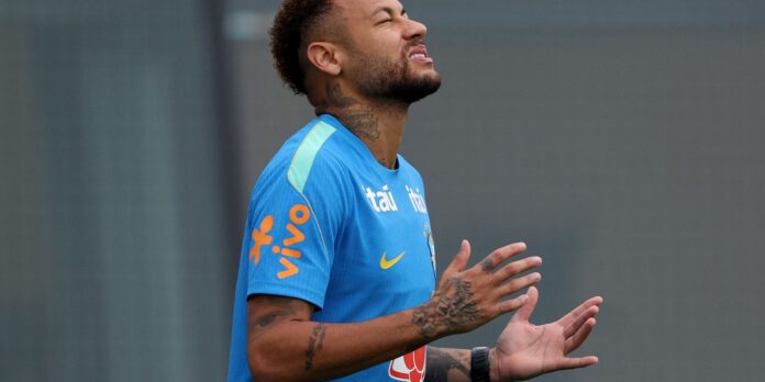 Neymar treina sem restrições com o grupo pelo segundo dia Neymar treina sem restrições com o grupo pelo segundo dia seguido