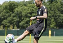 Neymar volta a treinar com a seleção a 2 dias do jogo contra o Haiti Neymar volta a treinar com a seleção a 2 dias do jogo contra o Haiti