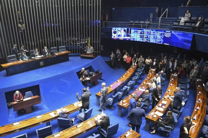 PEC Do Fim Da Escala 6x1 Completa Um Mês Parada No Senado