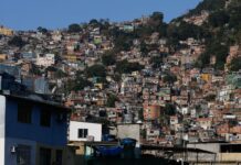 Projeto de turismo em favelas do Rio prepara rota especial para a Copa Projeto de turismo em favelas do Rio prepara rota especial para a Copa