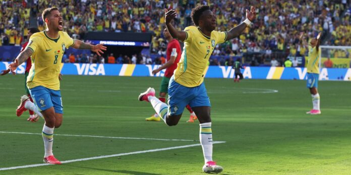 Raphinha, Vini Jr. e Douglas Santos se destacam nos números Raphinha, Vini Jr. e Douglas Santos se destacam nos números da estreia