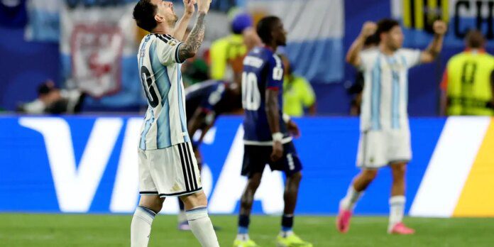 Argentina passa sufoco, mas encerra "conto de fadas" de Cabo Argentina passa sufoco, mas encerra "conto de fadas" de Cabo Verde