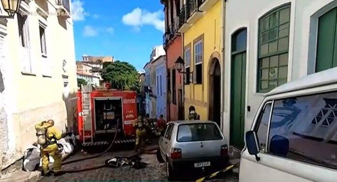 Bombeiros Controlam Incêndio Em Imóvel No Centro Histórico De Salvador Bombeiros Controlam Incêndio Em Imóvel No Centro Histórico De Salvador
