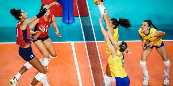 Brasil é superado pelos Estados Unidos por 3 a 0 Brasil é superado pelos Estados Unidos por 3 a 0 no vôlei feminino