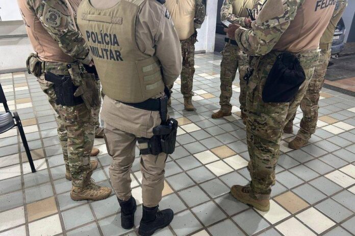 Confronto Entre Facções Provoca Pânico E Tiro Atinge Apartamento Em Confronto Entre Facções Provoca Pânico E Tiro Atinge Apartamento Em Lauro De Freitas