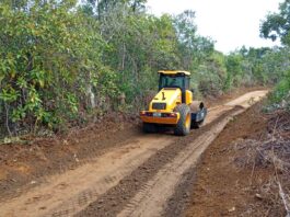 Prefeitura realiza patrolamento e encascalhamento na região do Aderno.