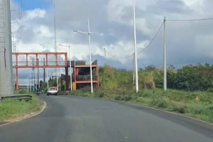 Motoqueiro é Flagrado Trafegando Em Passarela De Pedestres Em Salvador Motoqueiro é Flagrado Trafegando Em Passarela De Pedestres Em Salvador