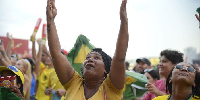 PM reforça a segurança em pontos de concentração de torcedores PM reforça a segurança em pontos de concentração de torcedores no Rio