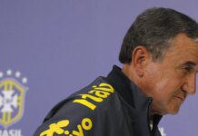 Parreira permanece internado na UTI com quadro de infecção pulmonar Parreira permanece internado na UTI com quadro de infecção pulmonar