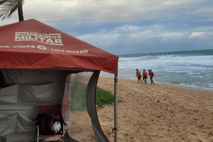 Bombeiros Ajustam Operação Para Localizar Homem Desaparecido No Mar Em Bombeiros Ajustam Operação Para Localizar Homem Desaparecido No Mar Em Vilas Do Atlântico