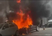 Incêndio Em Veículo Destrói Dois Carros E Danifica Imóveis No Barbalho, Em Salvador Incêndio Em Veículo Destrói Dois Carros E Danifica Imóveis No Barbalho, Em Salvador