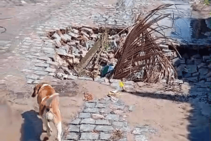 Moradores Denunciam Buraco Em Rua De Acesso à Fabrica De água Mineral Em Dias D'ávila