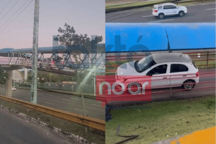 Motorista Sobe Com Carro Em Passarela Na Avenida Paralela E Desce De Ré
