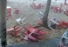 VÍDEO: Ventania Assusta Banhistas E Derruba Estruturas Em Praia Da Bahia VÍDEO: Ventania Assusta Banhistas E Derruba Estruturas Em Praia Da Bahia
