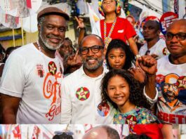 Bebeto participa de caminhada com Lula no bairro da Liberdade, em Salvador