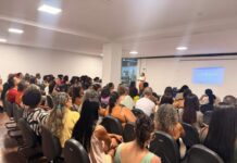 Prefeito Augusto Castro homologa a relação de estudantes da Educação de Jovens, Adultos e Idosos com direito aos R$ 100 mensais do “Bolsa Auxílio”