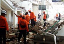 Indonésia: número de mortos no terremoto chega a 100