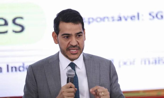AGU Avalia Recurso Sobre Decisão De Mendonça Que Afastou Andrei AGU Avalia Recurso Sobre Decisão De Mendonça Que Afastou Andrei Da PF
