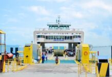 Feriado Aumenta Movimento E Fila Do Ferry-Boat Passa De 3 Horas Em Salvador Feriado Aumenta Movimento E Fila Do Ferry-Boat Passa De 3 Horas Em Salvador