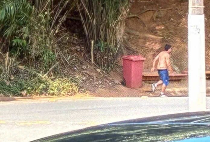 Homem Tenta Atacar Professor Com Vaso Sanitário Em área Nobre Homem Tenta Atacar Professor Com Vaso Sanitário Em área Nobre De Salvador