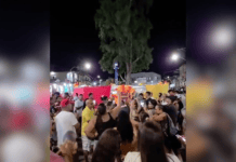 Moradores Fazem Festa De Aniversário Em Protesto Por Demora Na Reforma De Praça Moradores Fazem Festa De Aniversário Em Protesto Por Demora Na Reforma De Praça