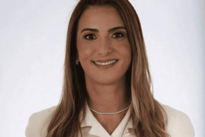 Roberta Roma, Deputada Federal, Recebe Alta Hospitalar Após Sofrer Infarto Roberta Roma, Deputada Federal, Recebe Alta Hospitalar Após Sofrer Infarto