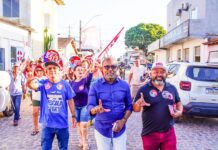 Bebeto reforça luta pelo fim da escala 6×1 durante corpo a corpo no centro de Teixeira de Freitas