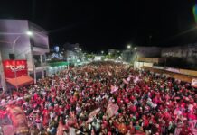 Jerônimo reúne mais de 10 mil pessoas em Rio Real e afirma que o sonho de uma vida melhor se realiza com o Time de Lula