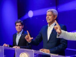 Justiça Eleitoral proíbe material que associa ACM Neto a Lula