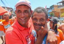Marão reforça proximidade com moradores do Teotônio Vilela durante visita ao bairro