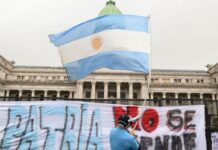 Milei lança plano para demitir 21 mil servidores na Argentina