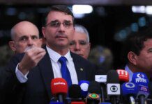Campanha Confirma Que Flávio Bolsonaro Está Nos Estados Unidos Campanha Confirma Que Flávio Bolsonaro Está Nos Estados Unidos