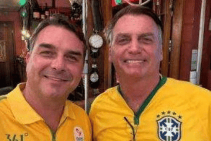 Moraes Autoriza Flávio Bolsonaro A Retomar Visitas Ao Pai, Mas Moraes Autoriza Flávio Bolsonaro A Retomar Visitas Ao Pai, Mas Barra Encontros Com Finalidade Eleitoral