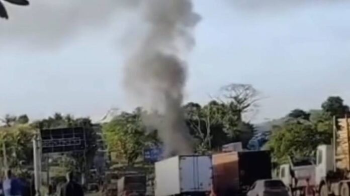 VÍDEO: Moradores De Pojuca Realizam Protesto No Pedágio Da BA-093 VÍDEO: Moradores De Pojuca Realizam Protesto No Pedágio Da BA-093