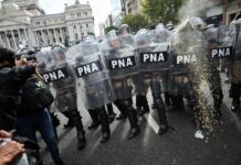 Ajuste de Milei reduz número de novos aposentados em 53% na Argentina