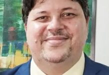 Jornalista brasileiro crítico a Milei é deportado da Argentina