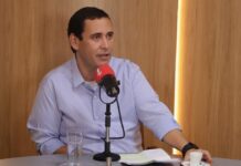 Secretário do PT critica Flávio Bolsonaro após discurso de derrota: “DNA antidemocrático”