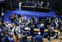 Imprensa estrangeira vê vitória de Lula em aprovação do fim da 6×1